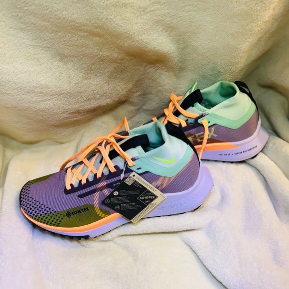 Nike Women's Pegasus Trail 4 GORE-TEX V2 Waterproof Running Shoes - Picture 14 of 15